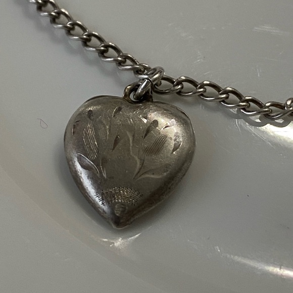 Vintage Sterling 5 Puffy Hearts Bracelet - Picture 4 of 11